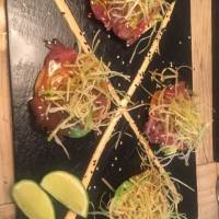 Tortillas de sashimi de atún con mahonesa de wasabi - Bar Tomate