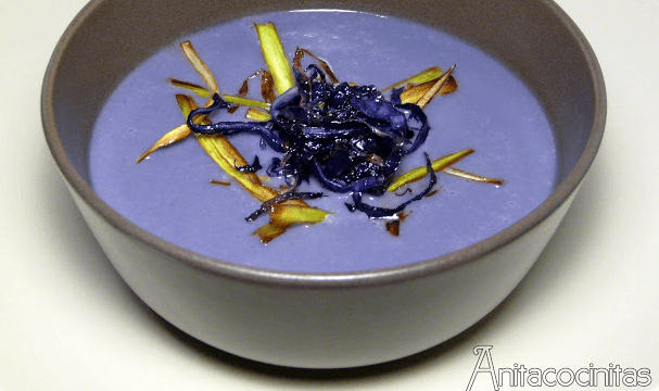 Una crema de verduras... ¡azul! La receta en http://www.gastronomia.com/